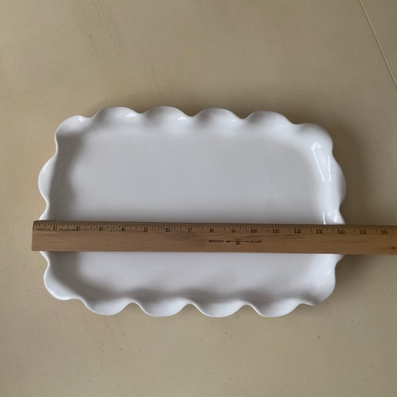 Beautiful Fluted Edge White Ceramic Serving Platter / Tray 🍪 🕯️ 🍣 - Picture 3 of 5